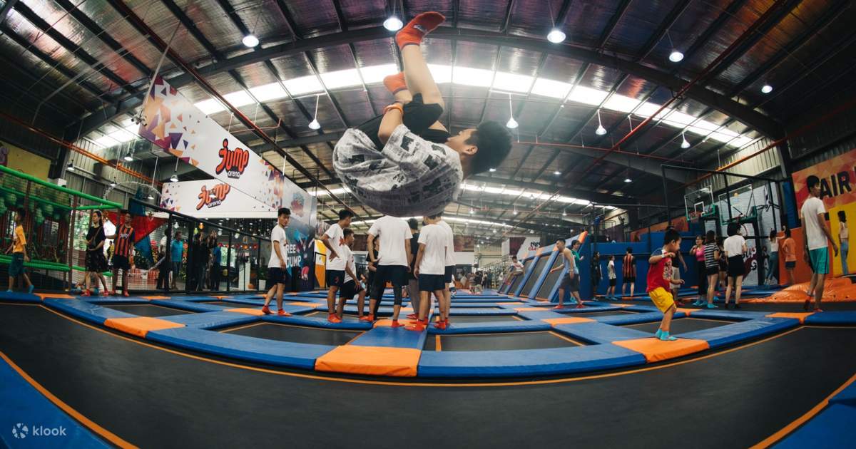 Trampoline arena online